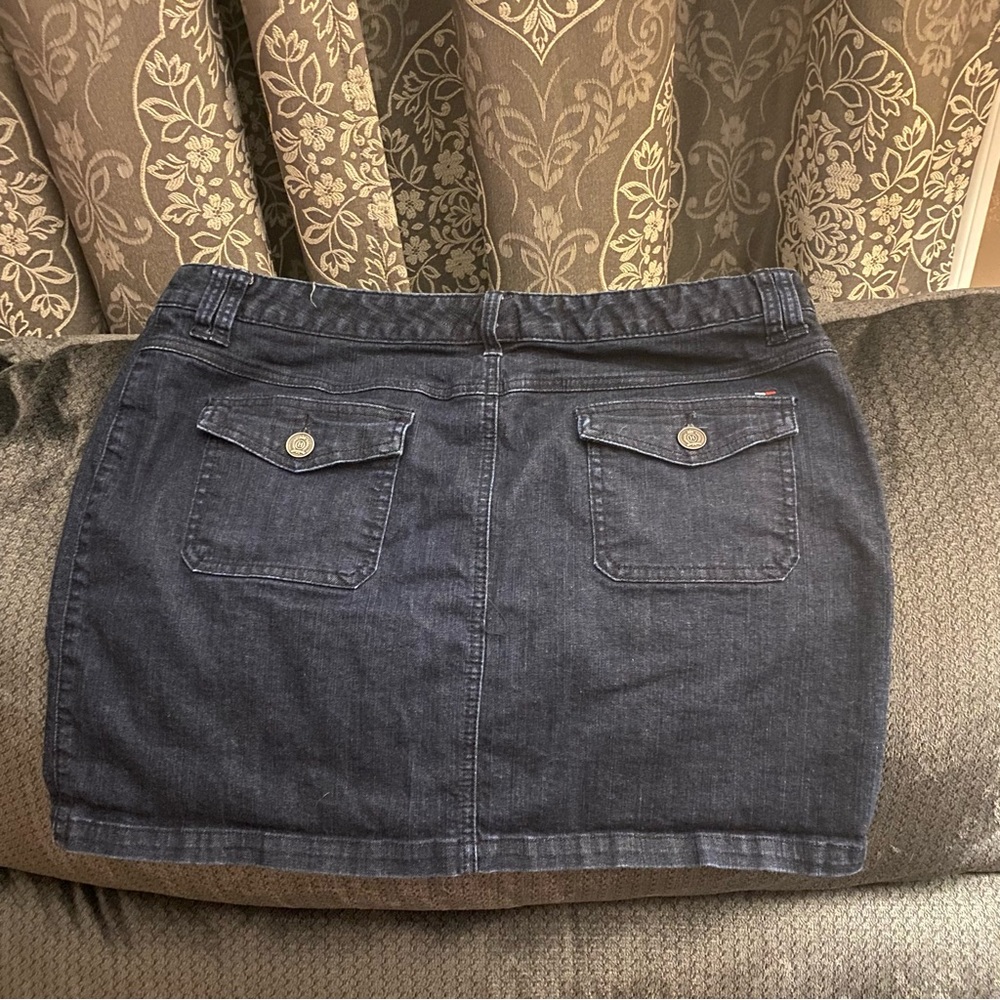 Tommy Hilfiger dark wash denim mini skirt. Size 16